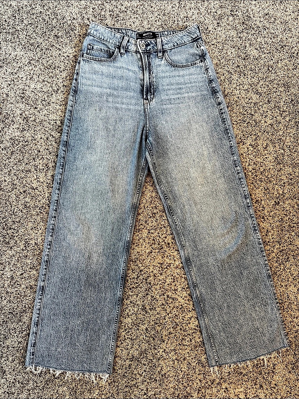 Hollister Ultra High-Rise Baggy Wide Leg Jeans Waist 26